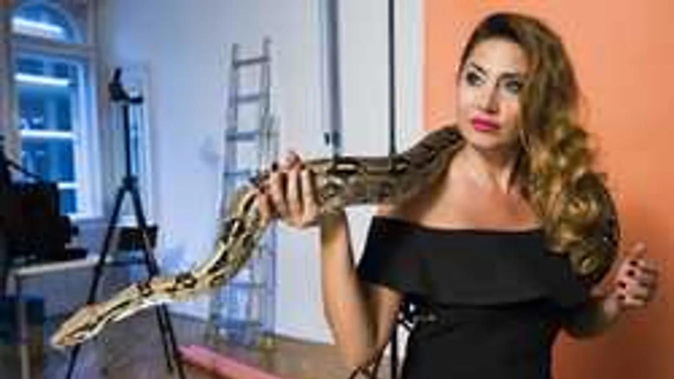 Hihetetlen, várandósságával is pénzt keres a magyar modell