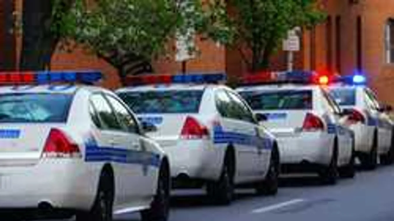 Hetven, állig felfegyverzett rendőr lepte el az utcát