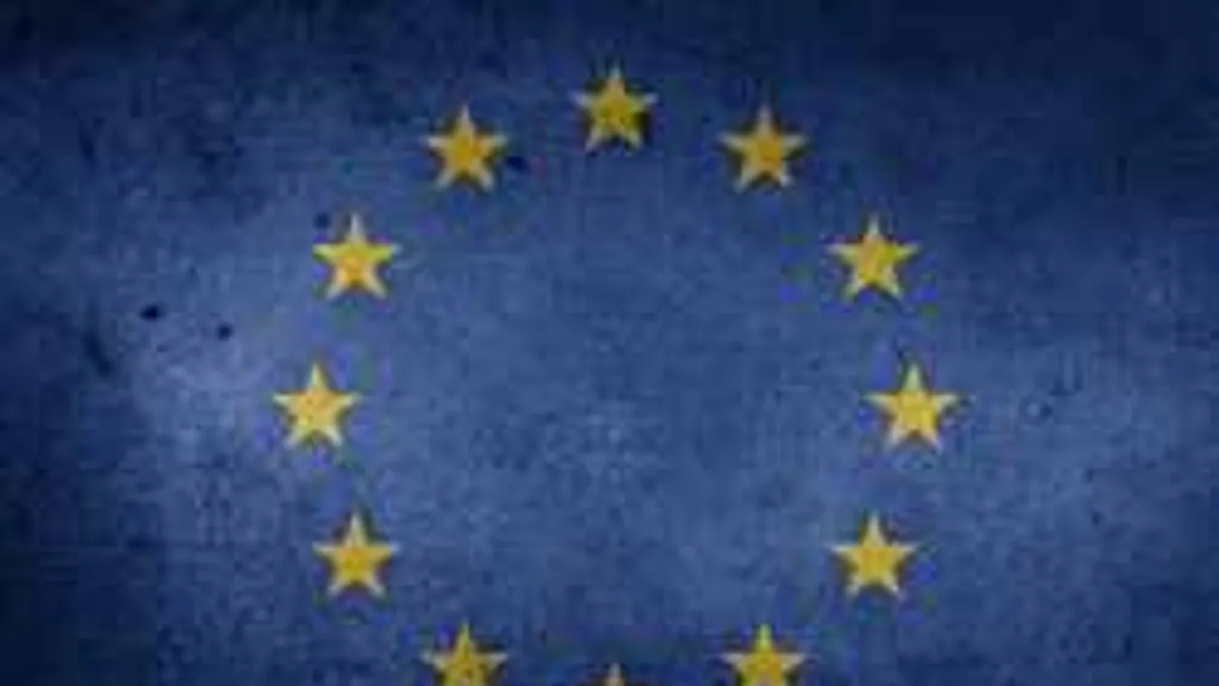 Ilyen még nem volt, már bárkit focipályára engednek Európában