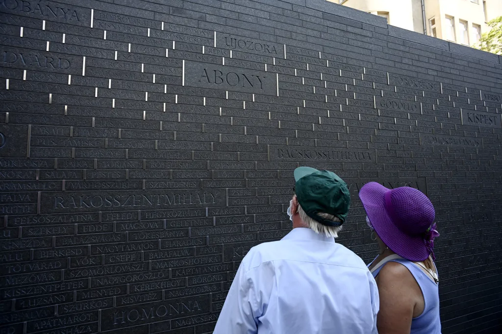 Augusztus 20. - Az Összetartozás emlékhelyének átadása