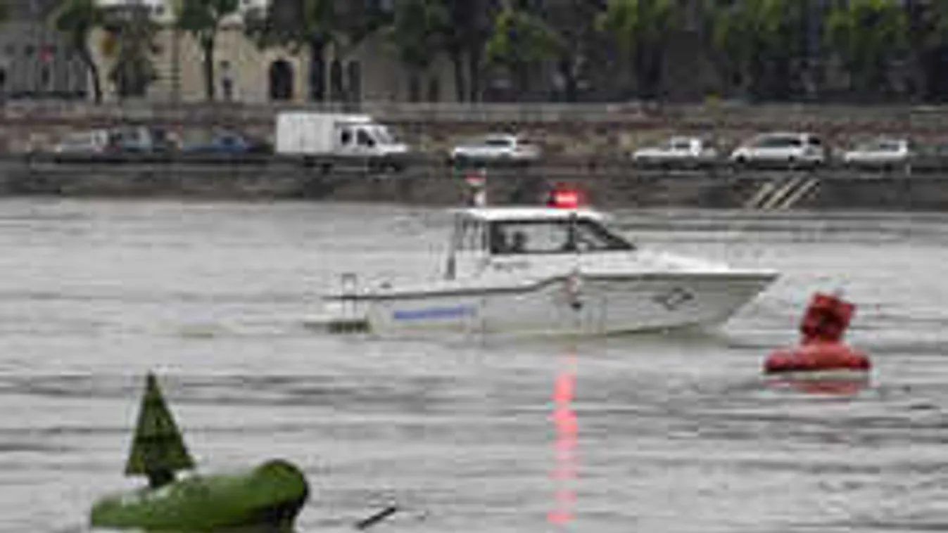 Dunai hajóbaleset: A mentést a főváros alatti szakaszra koncentrálják