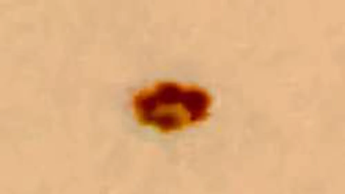 Gyanútlan nyaralók buktatták le a strandon rejtőzködő ufót!