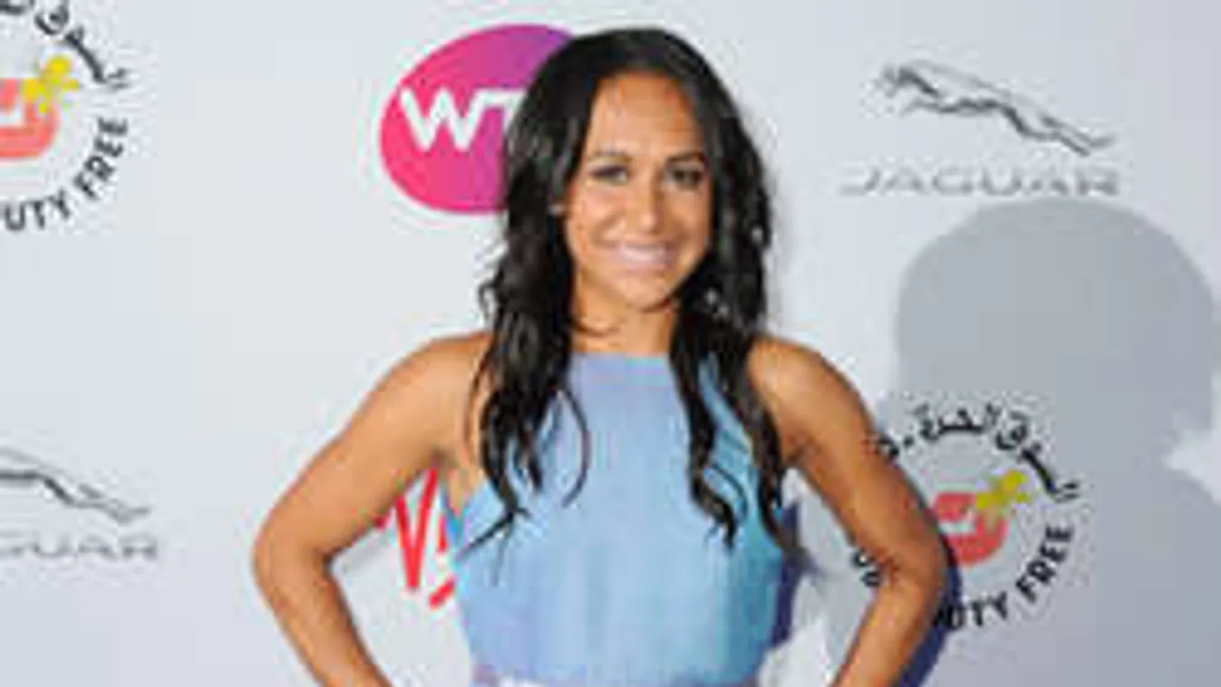 Edzés helyett bikiniben lazul a teniszszépség