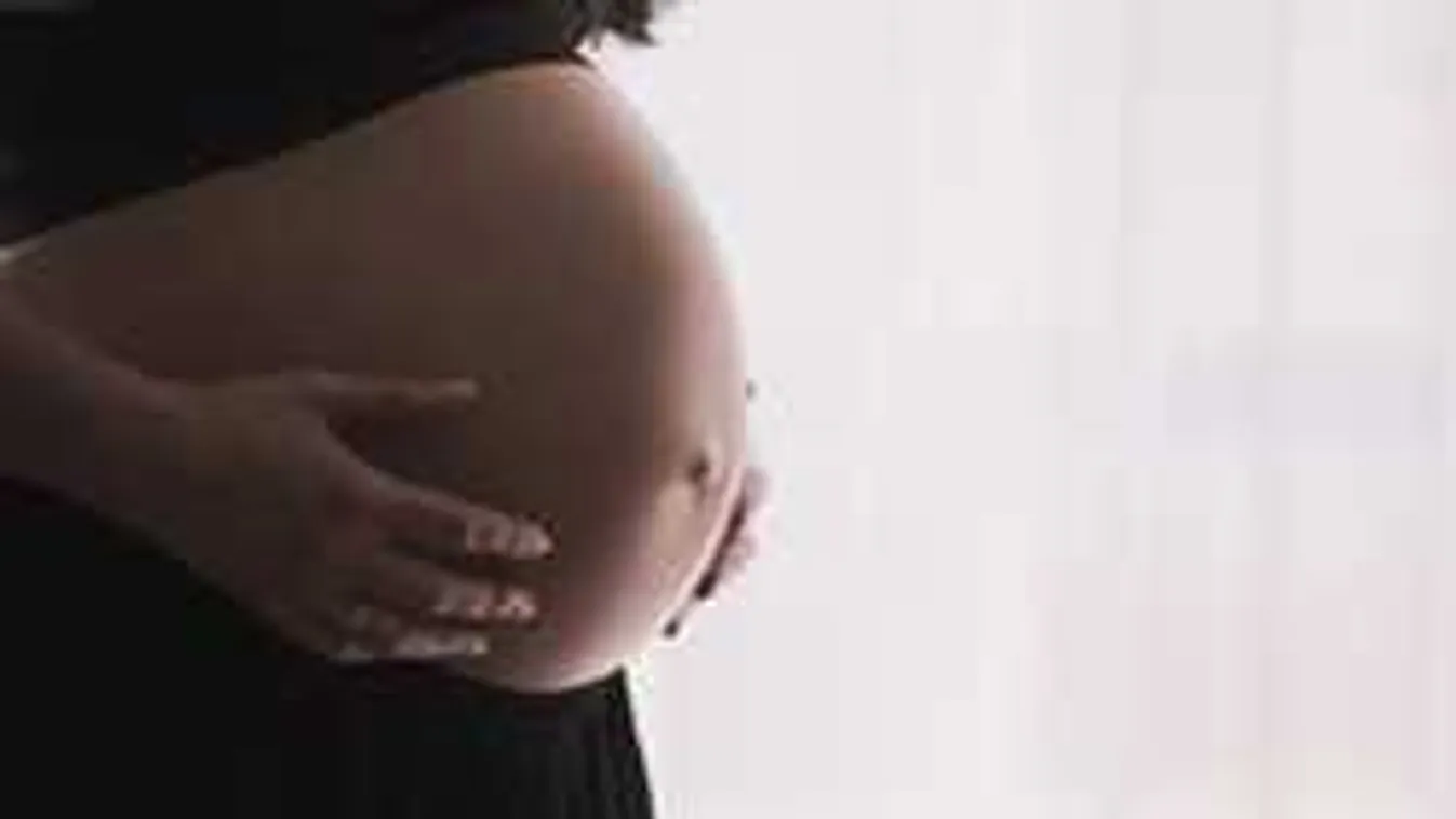 Sokk a kórházban, bátyjának szült gyereket a 11 éves kislány