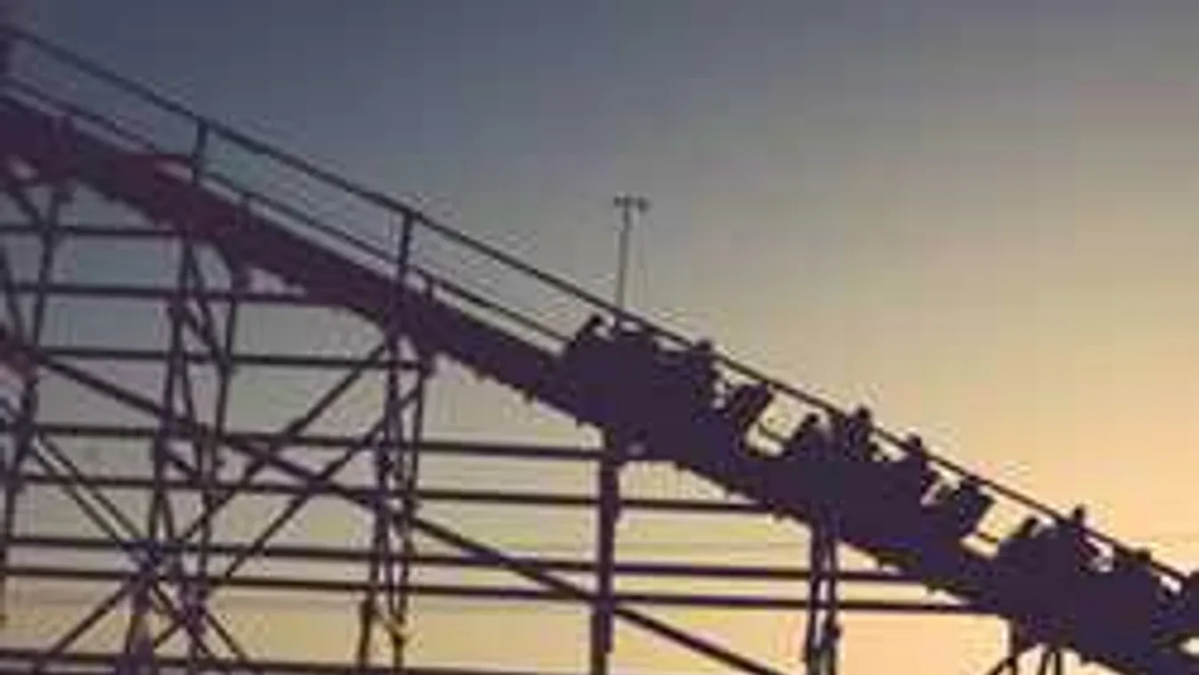 Baleset történt a vidámparkban: sok gyerek kórházba került