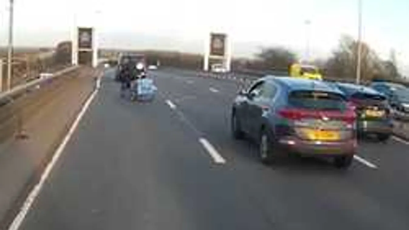 Sokkot kapott a furgonos: Durva, ami az autópálya közepén történt