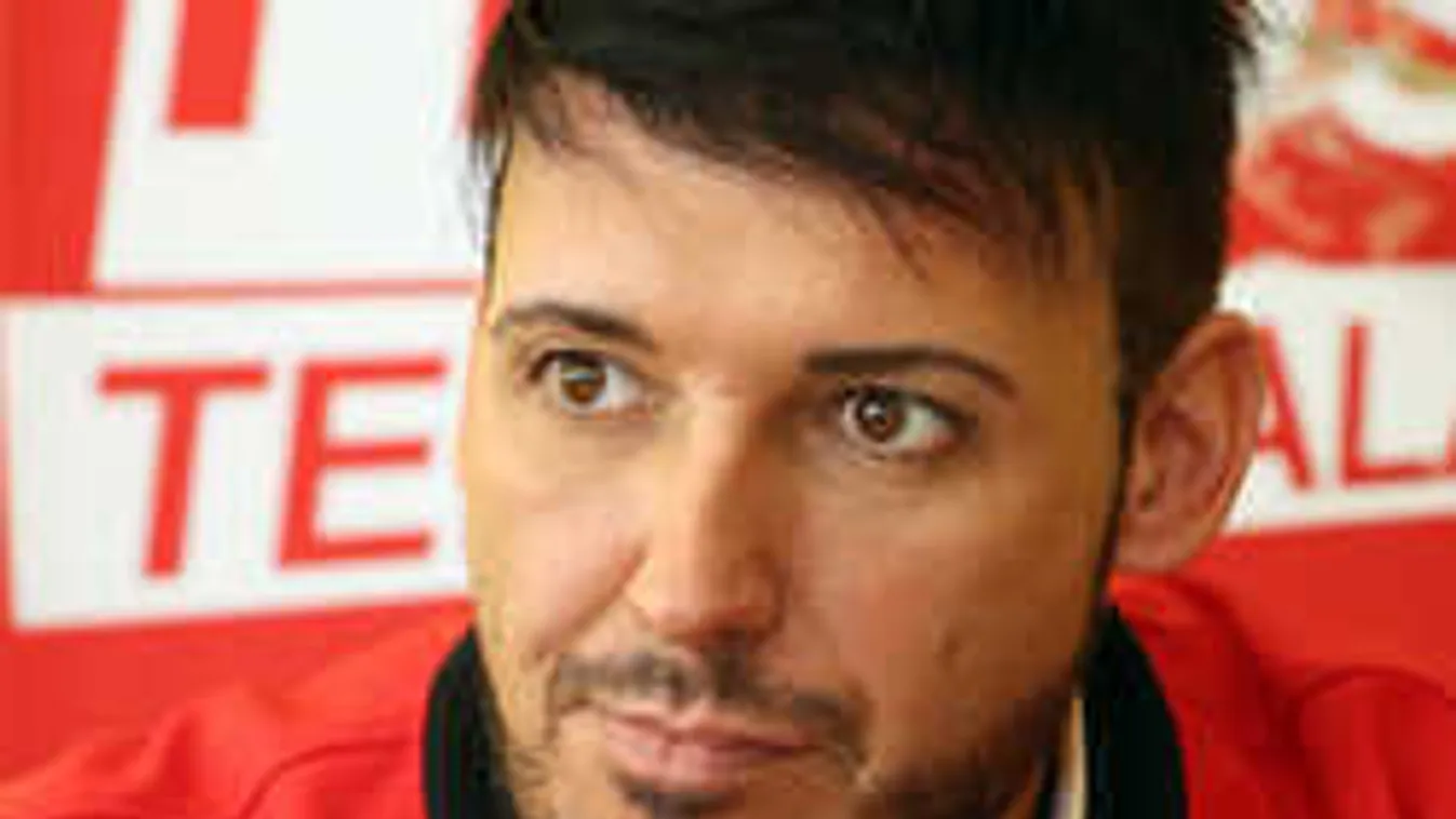 Megtudtuk, vele él együtt a válófélben lévő magyar sztár