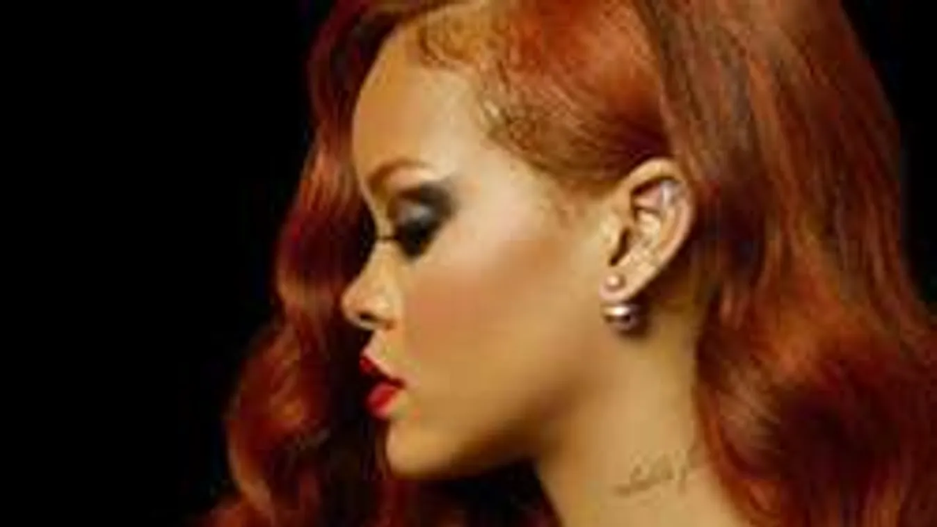 Szinte pucéran fesztiválozik a szupersztár - Fotók