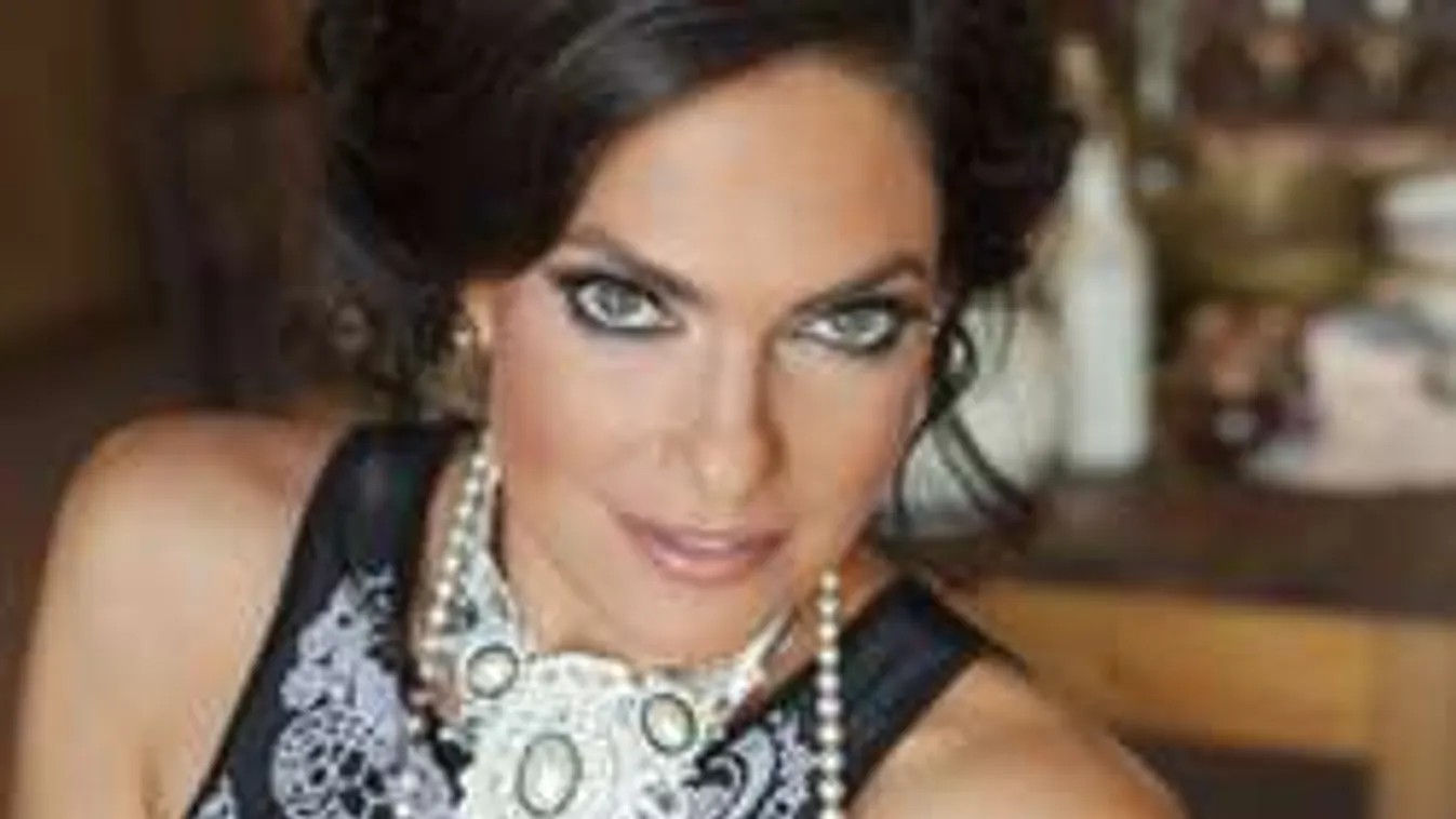 Így kényezteti meztelen testét Bódi Sylvi