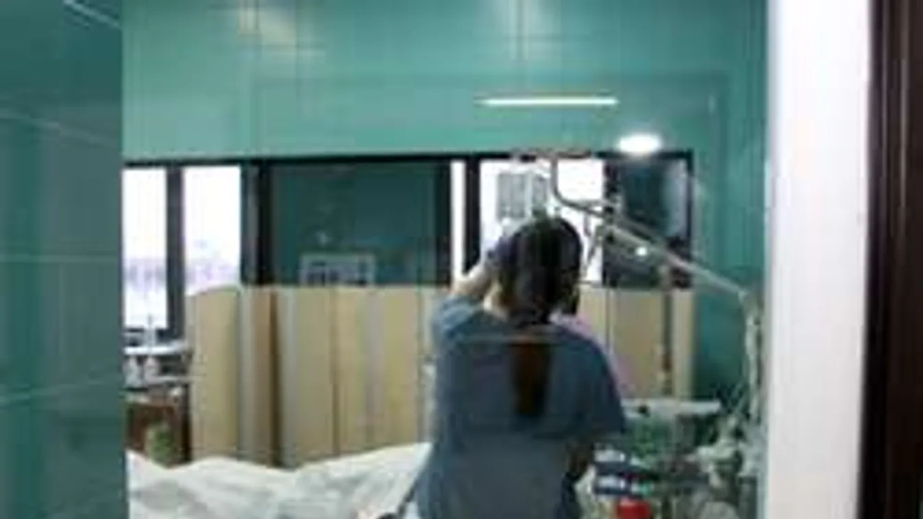 Mesterséges kómában tartják a Balatonból kimentett kisfiút!