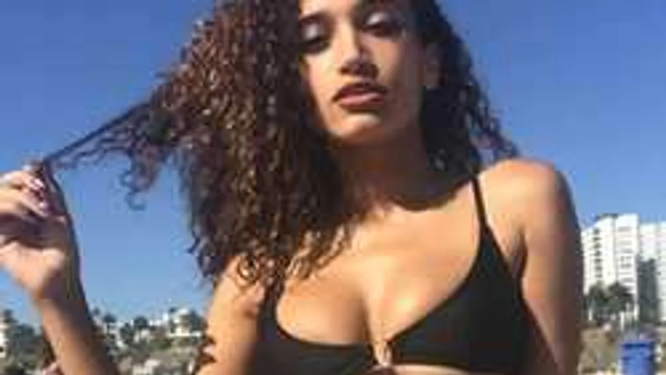 Pucéran pizzázott a kertjében a fiatal lány, valaki lefotózta!