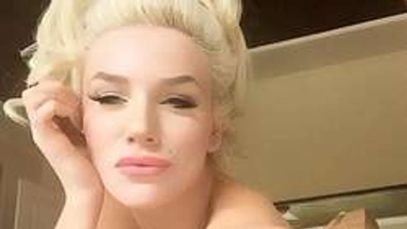 Kínos baleset: Felgyújtotta saját fejét a dögös botránycelebnő