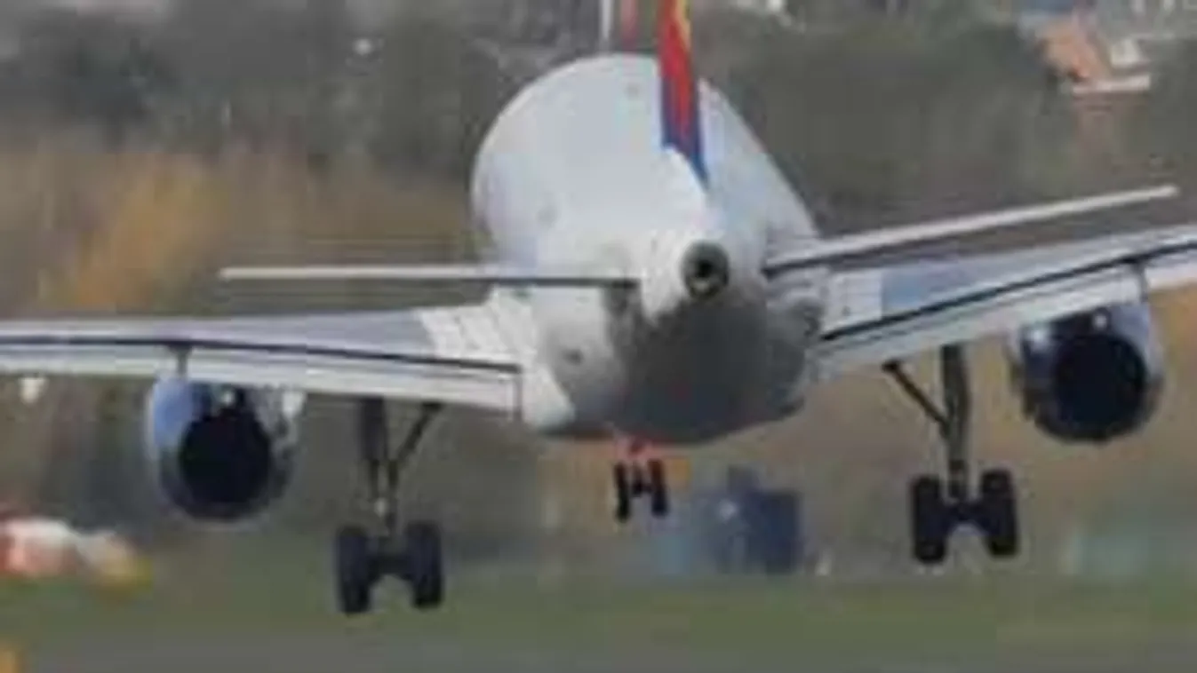 Közel 100 utas életveszélyben, elképesztő landolás!