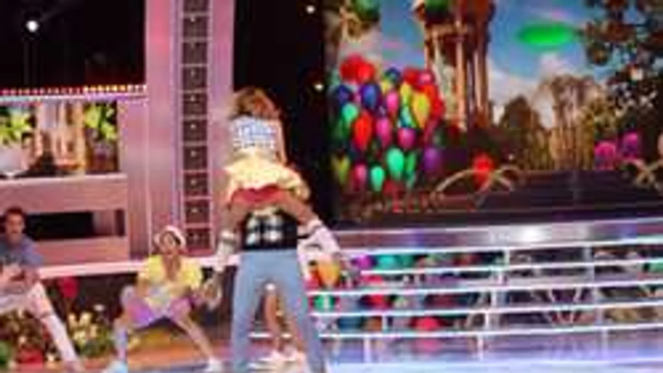 Hoppá, élő adásban villantott bugyit Wolf Kati!