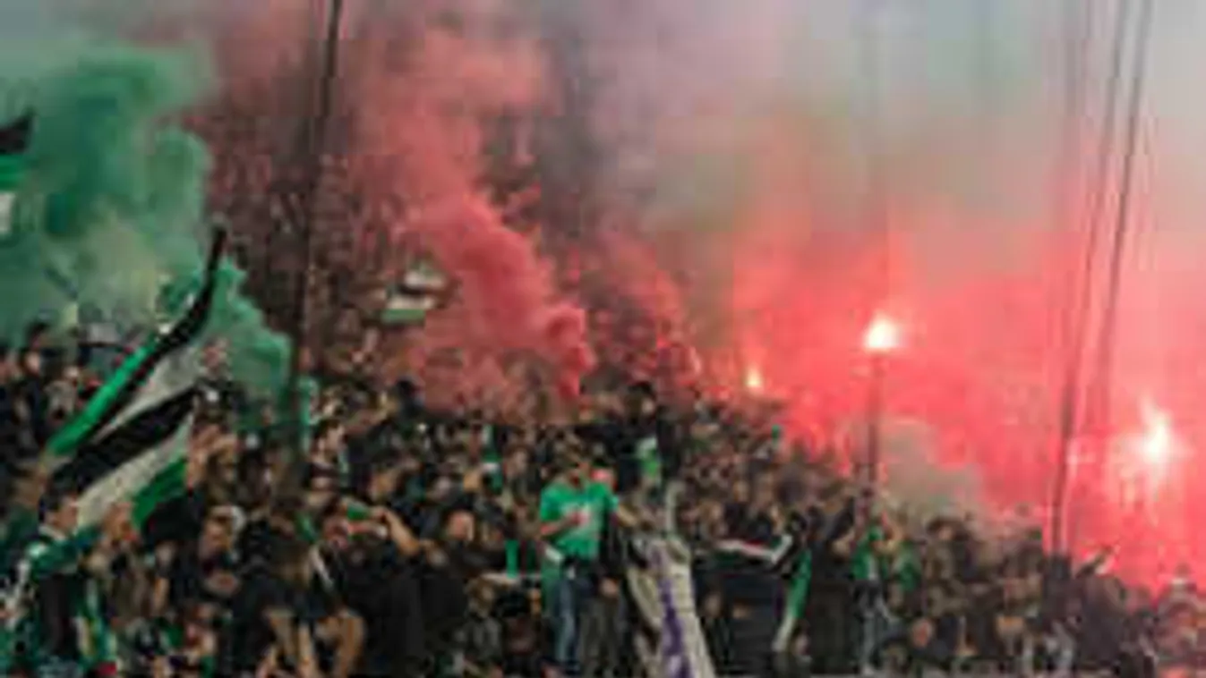 Videó: Lángolva futott be a Fradi-vonat Debrecenbe