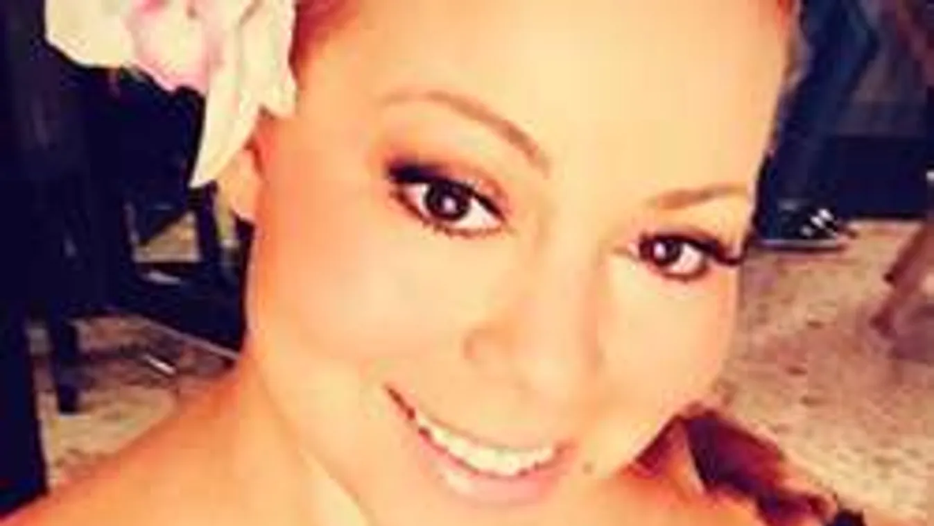 Piásan mutogatta gigadekoltázsát az énekesnő - Videó