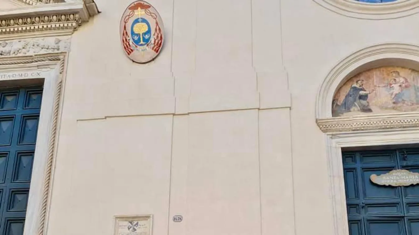 Egy lépcsőn üldögél Orbán Viktor és Novák Katalin, lájkcunamit indítottak el