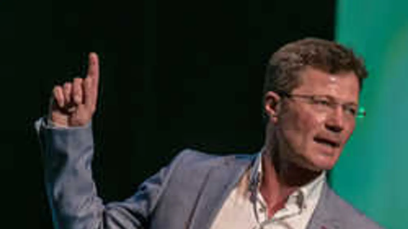 Õrület, amit ebben a videóban művel Stohl András