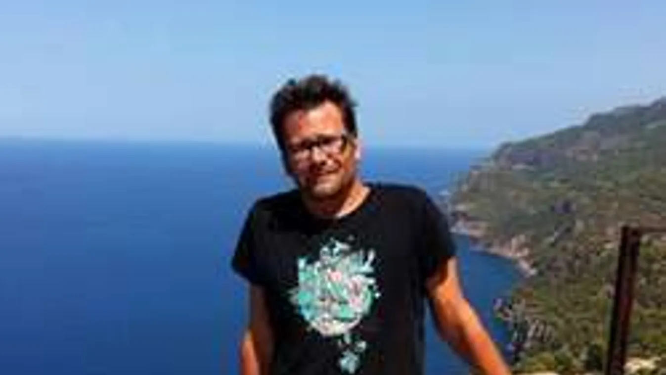 Bevallotta hűtlenségét a népszerű magyar zenész