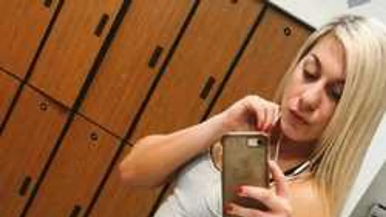 Az ablakban mutogatta meztelen testét a gyönyörű sportolónő!