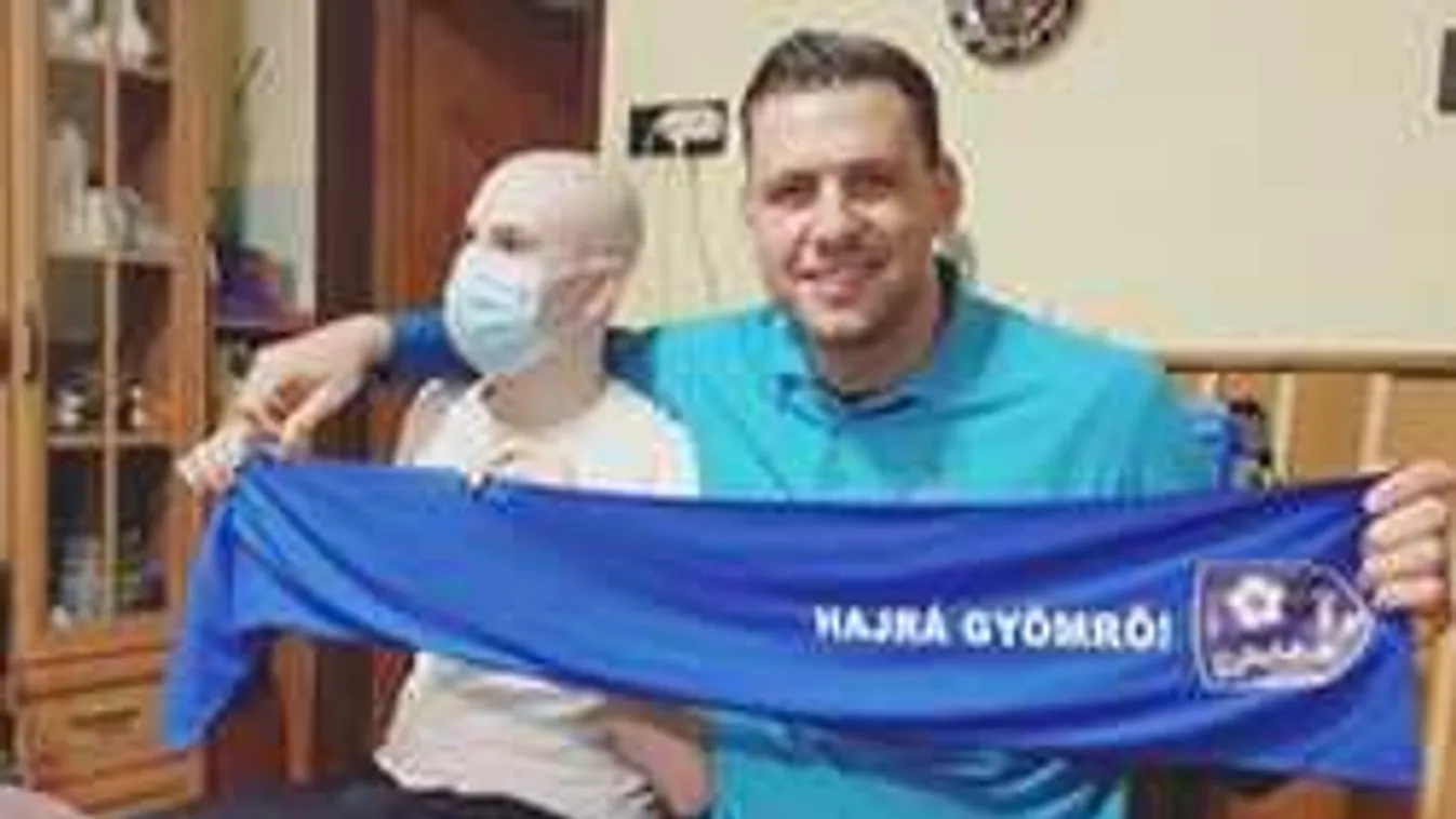 Hazajött Szalai Ádám, nagybeteg fiatal focistának segít