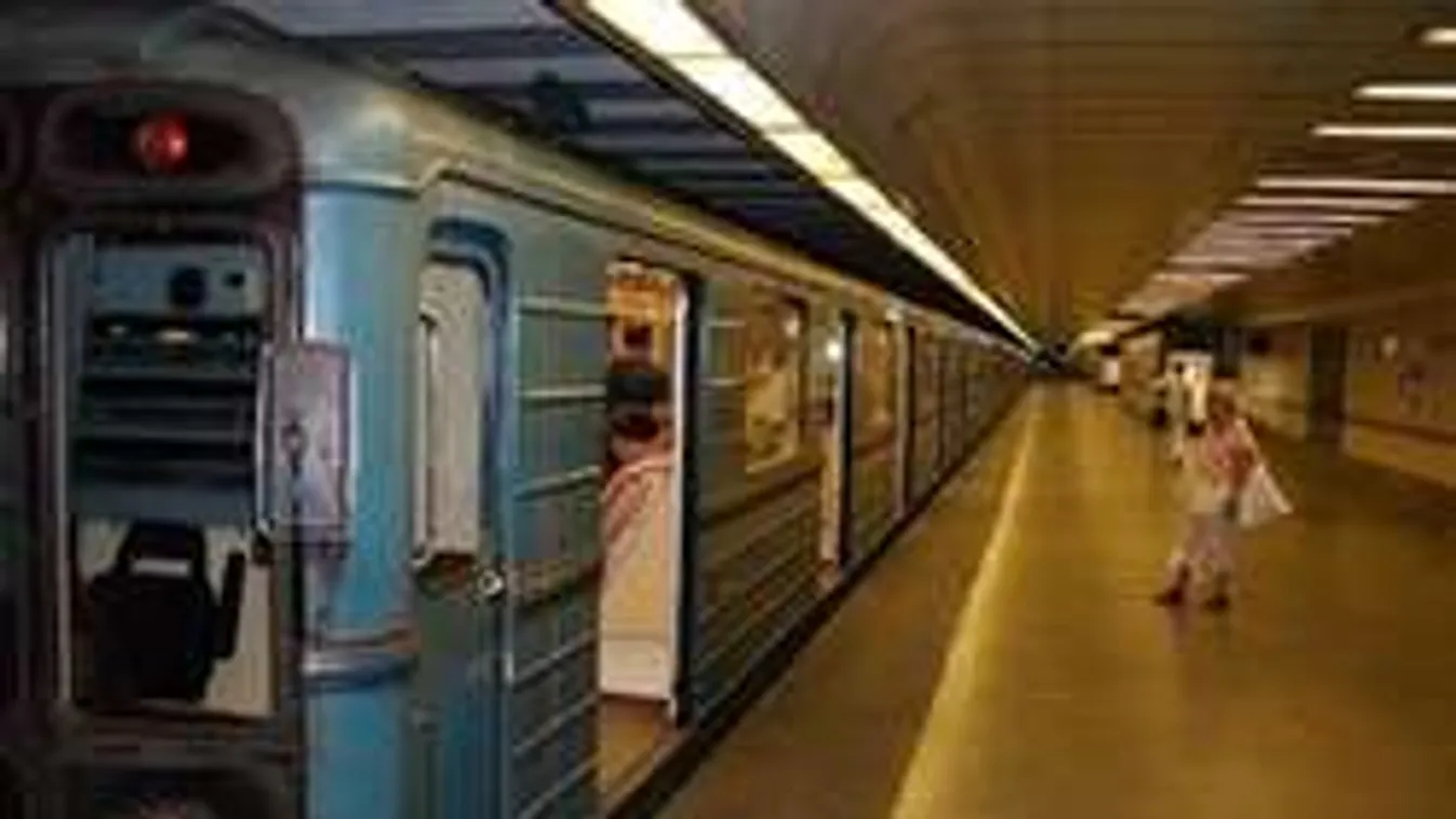 Füstölni kezdett a metró, pótlóbuszok járnak!