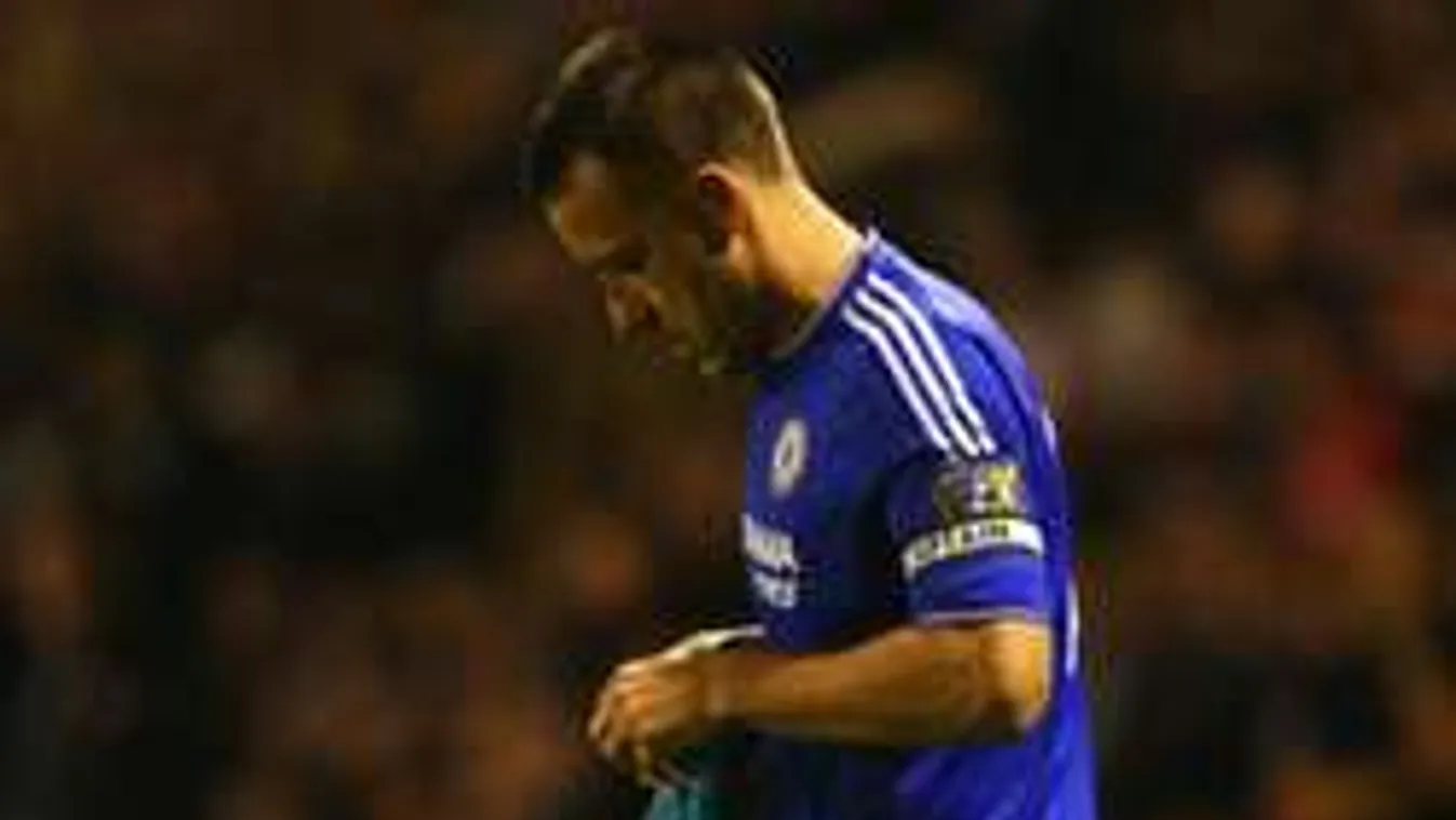 Micsoda rongyrázás! Százával fogyasztja cipőit a futballsztár