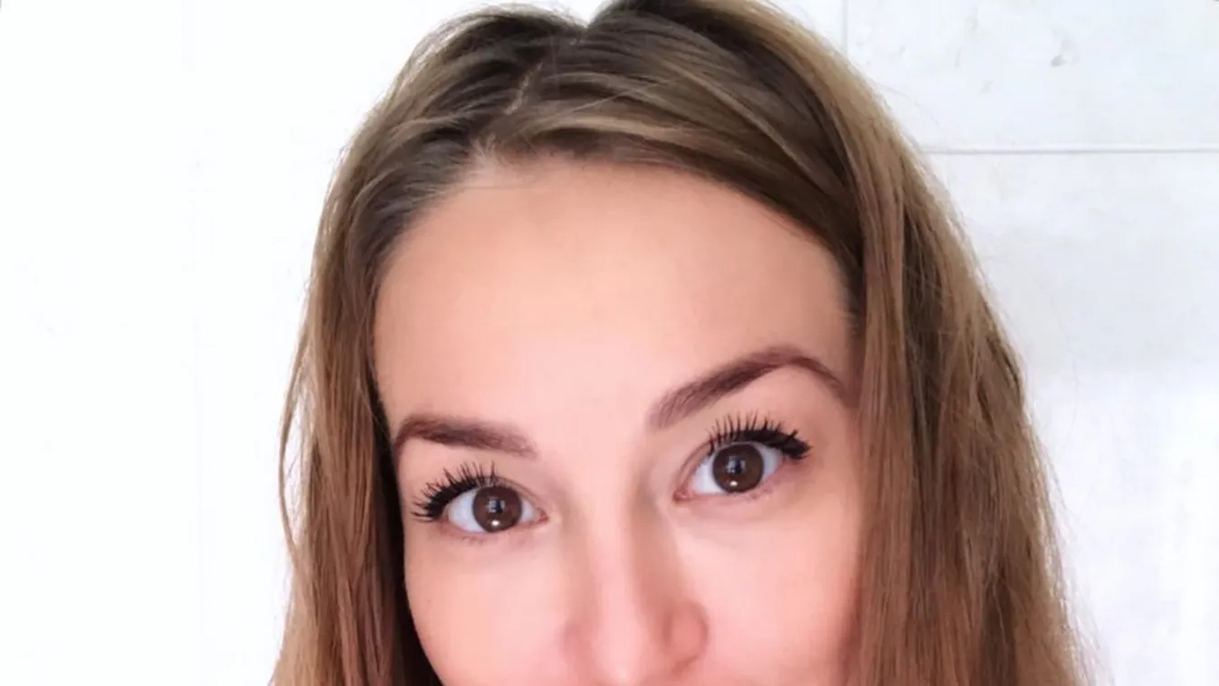 Belehalt a fotózásba a fiatal Playboy modell