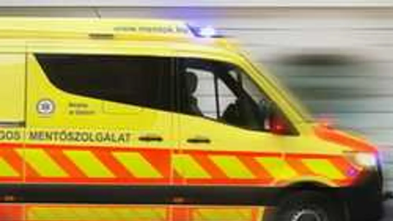 Súlyos balesetet szenvedett egy mentőautó Budapesten, sérültek vannak