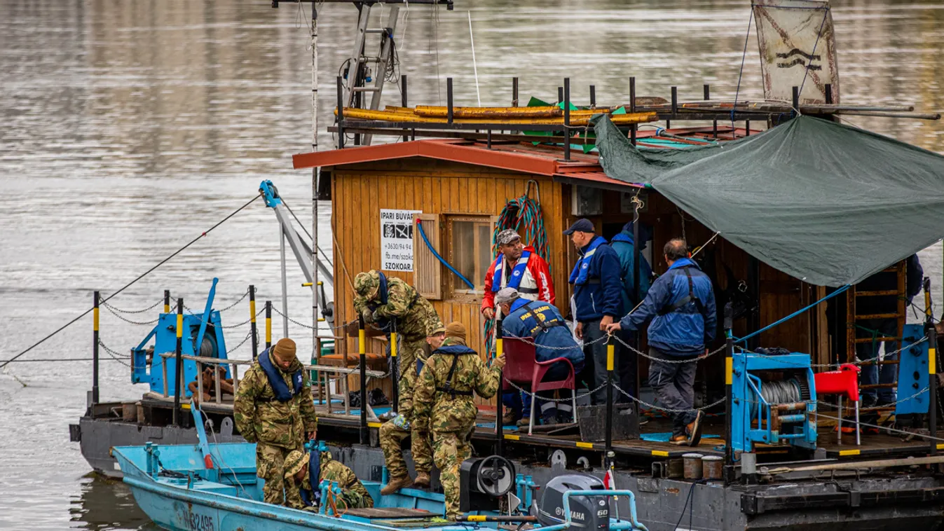 Elképesztő képek a Lánchídról: rejtélyes katonai búvárok lepték el a Dunát