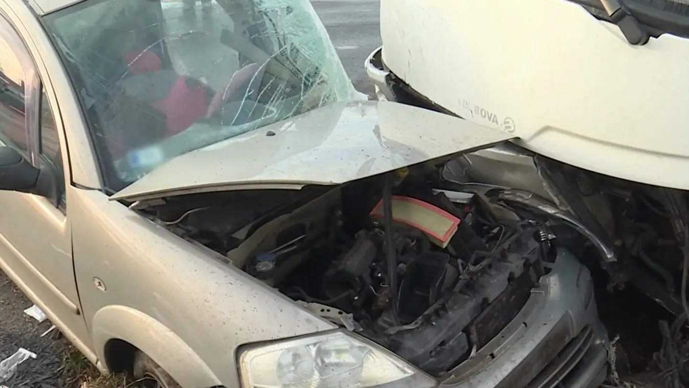 Köd miatt ütközött egy busszal, elhunyt a 26 éves nő
