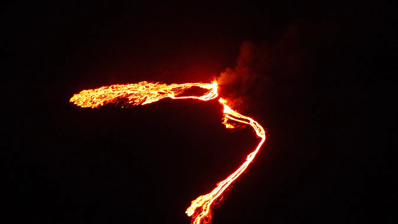 Riasztották az országot, videón a kitörő izlandi vulkán