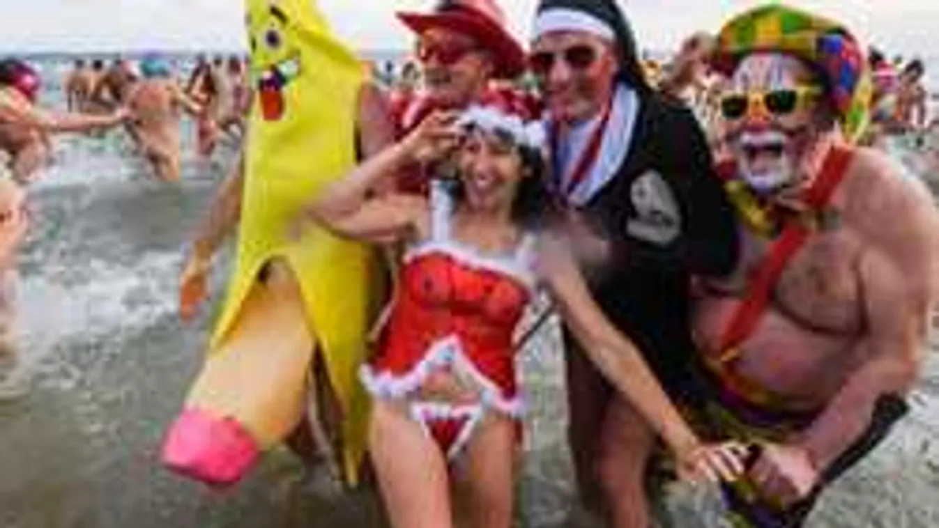 Hajmeresztő dolgot műveltek a nudisták szilveszterkor