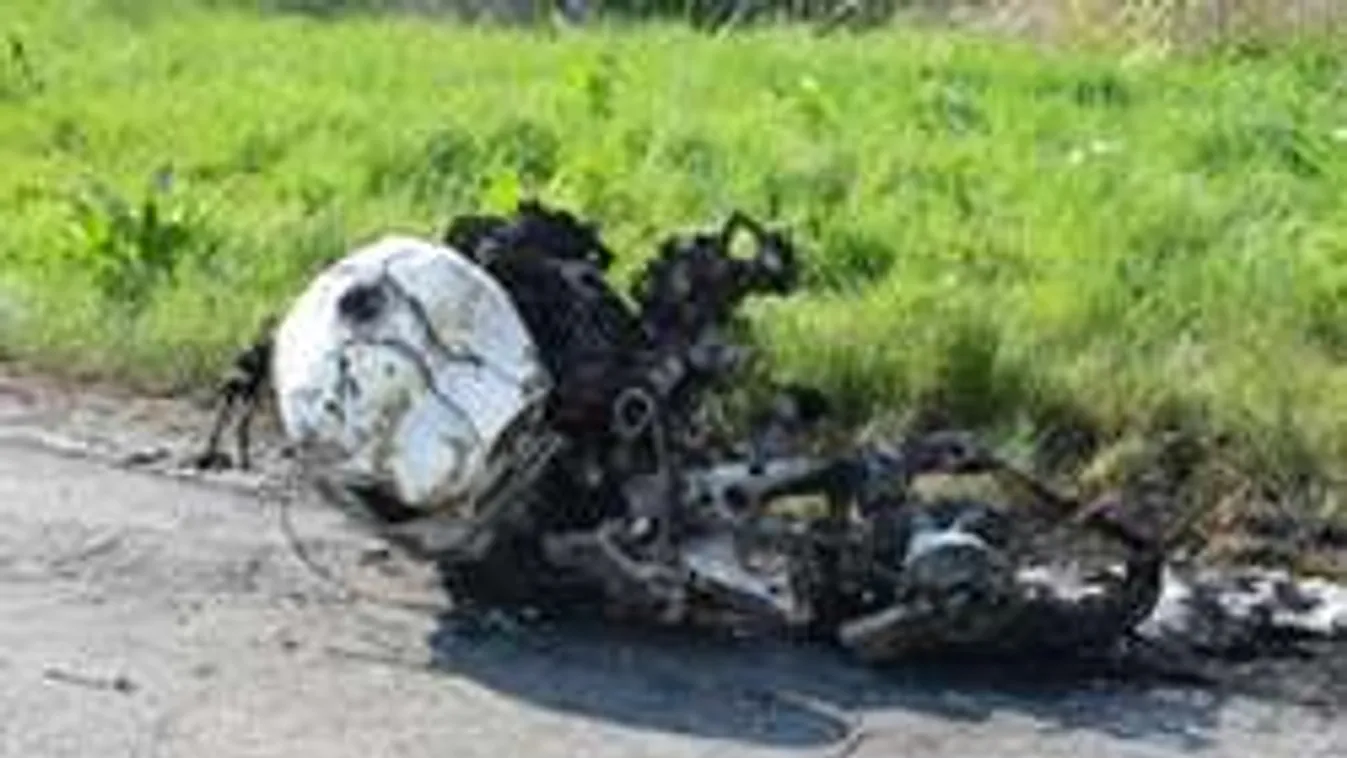 Durva fotók a halálos balesetről: Ennyi maradt a férfi motorjából!