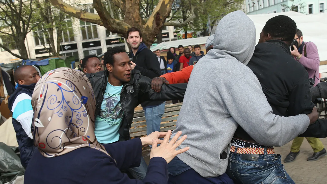 Oranienplatz Refugees, Amidst Dissent, Accept Housing Offer