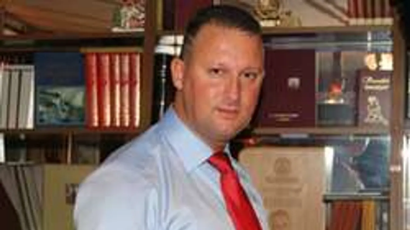 Szexpartnerkeresőn tűnt fel Alekosz, visszaéltek a fotójával?