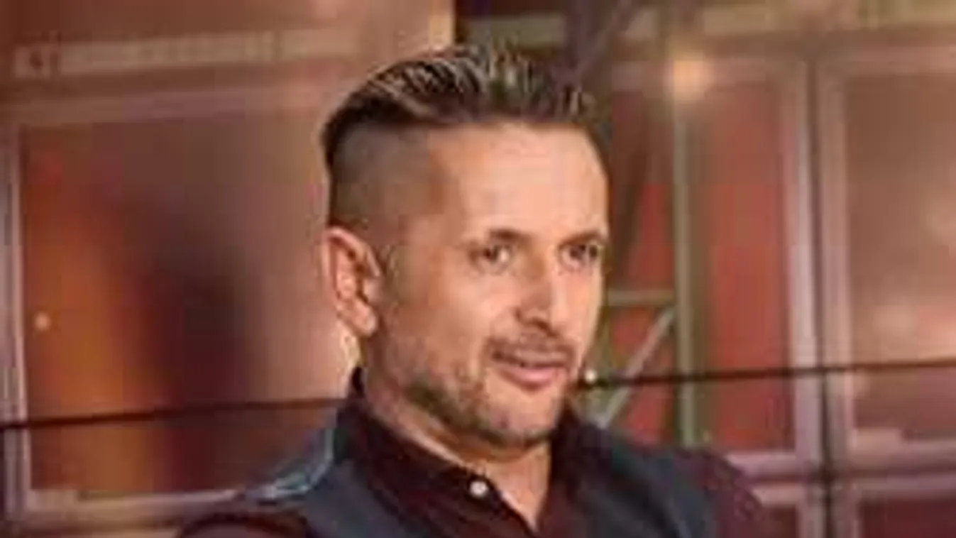 Rúdtáncos lányok helyett férfidekoltázst bámult Majka