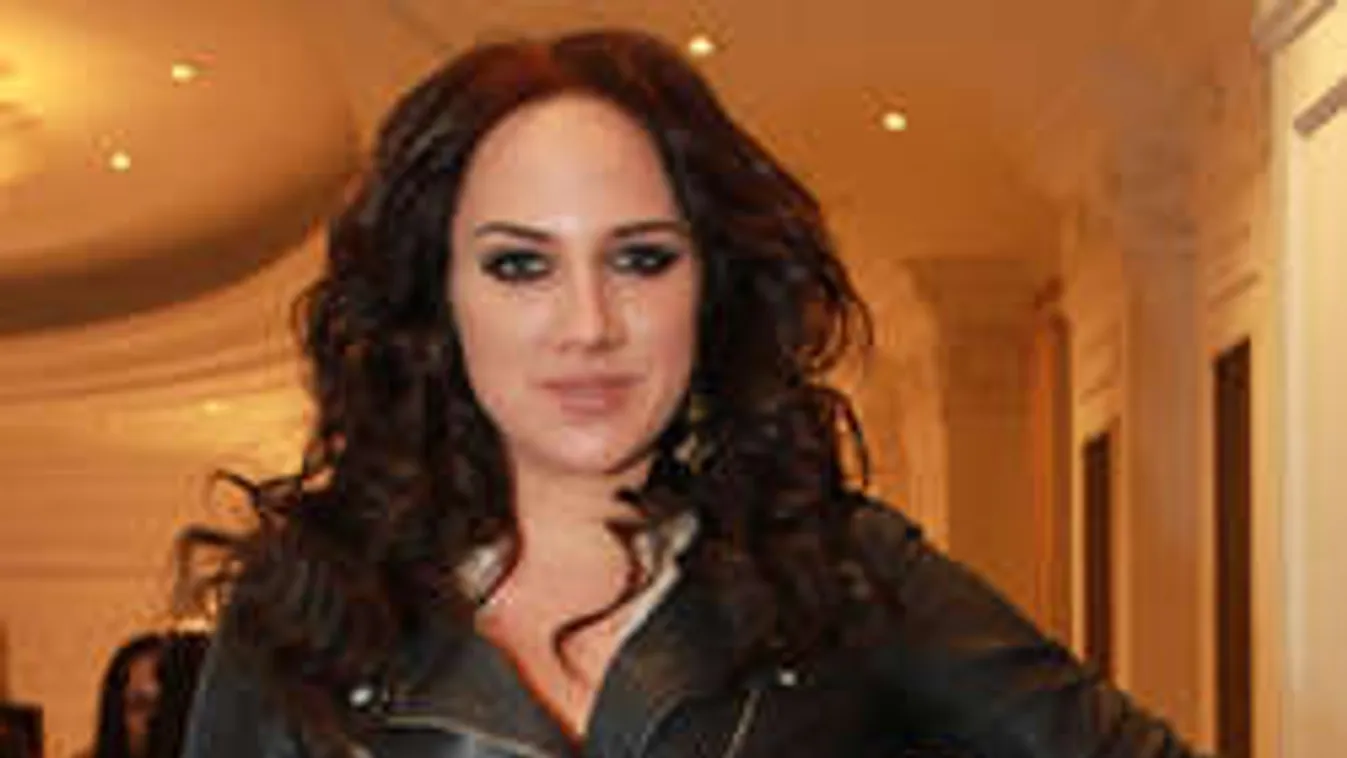 Irtó szexi hasat villantott a diétázó Tóth Gabi