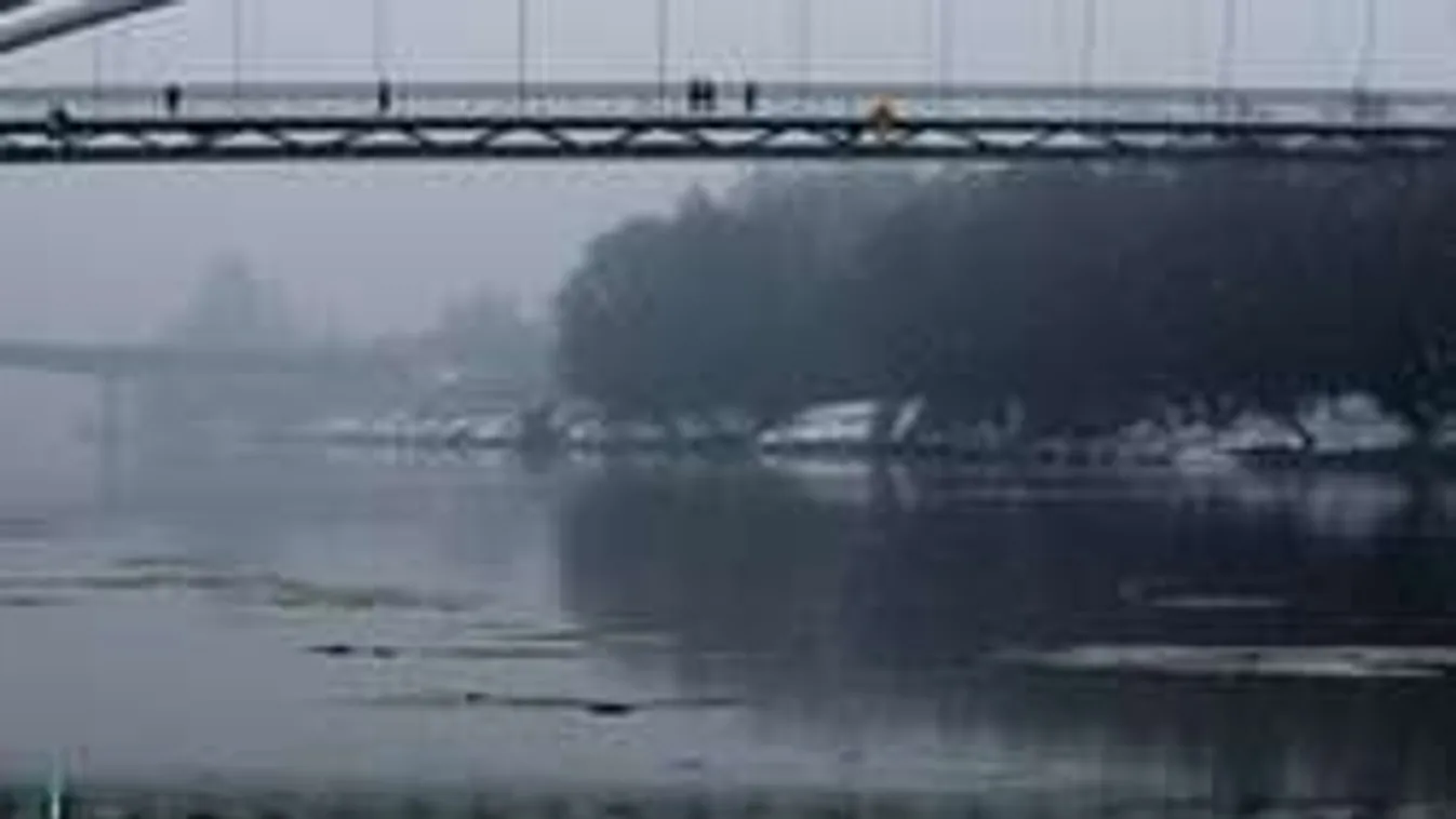 Tűzbe borultak a szolnoki Tisza-hidak - Videó