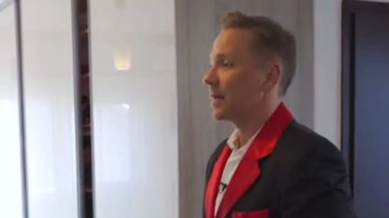 Belefogyott húsz évvel ezelőtti fellépőzakójába Gönczi Gábor