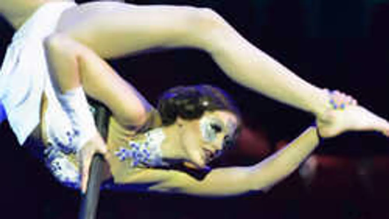 Nem semmi, rúdtáncosból lett cirkuszművész a magyar lány