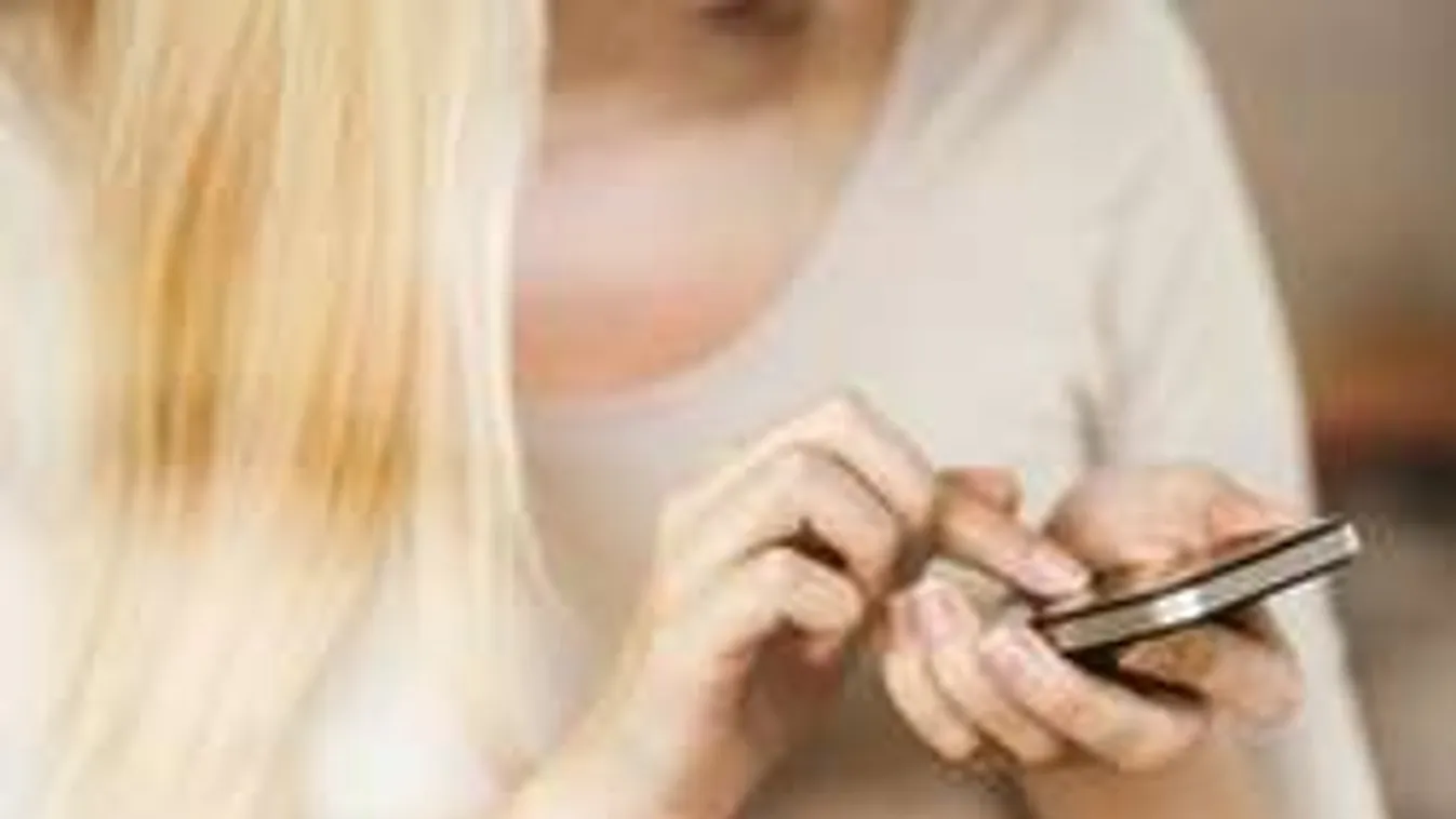 Fent vagy a Facebookon? Tudd, hogy követnek!