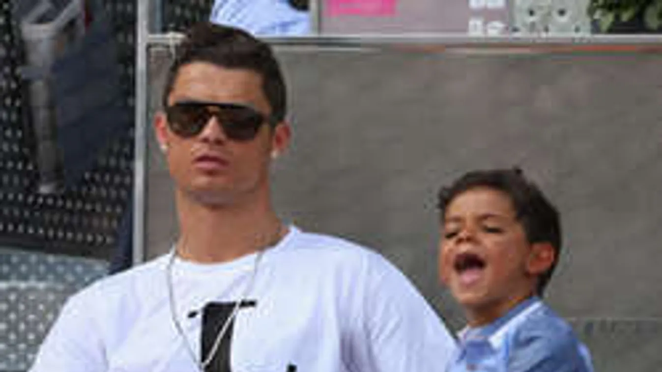 C. Ronaldo fiát az apja miatt sértegetik