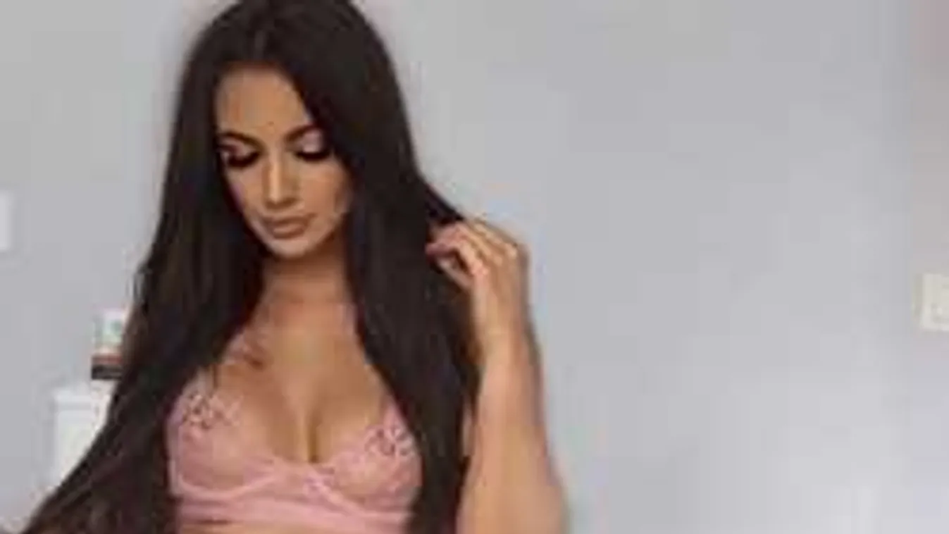 Vadító képek, mindent ledobott a bevállalós szurkolólány