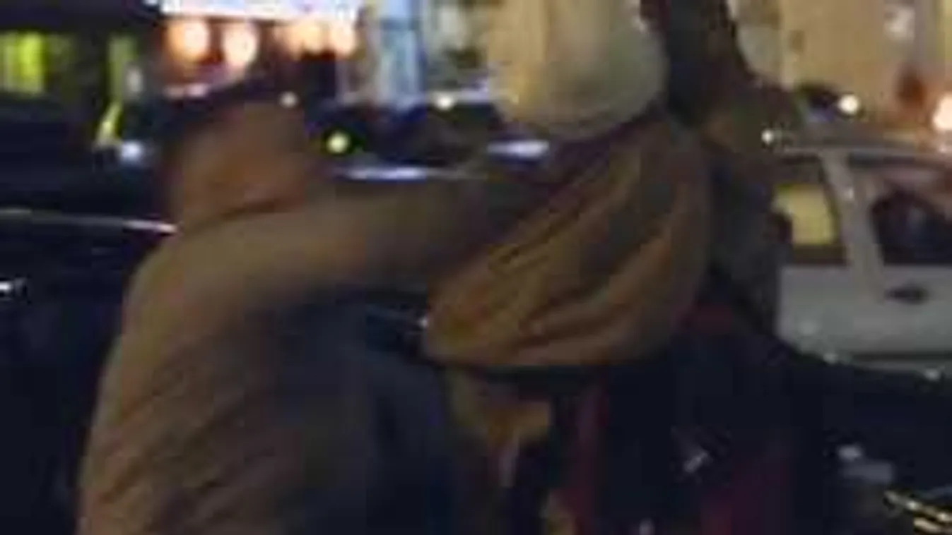 Migránsok támadtak egy riporterre egy római pályaudvaron - videó