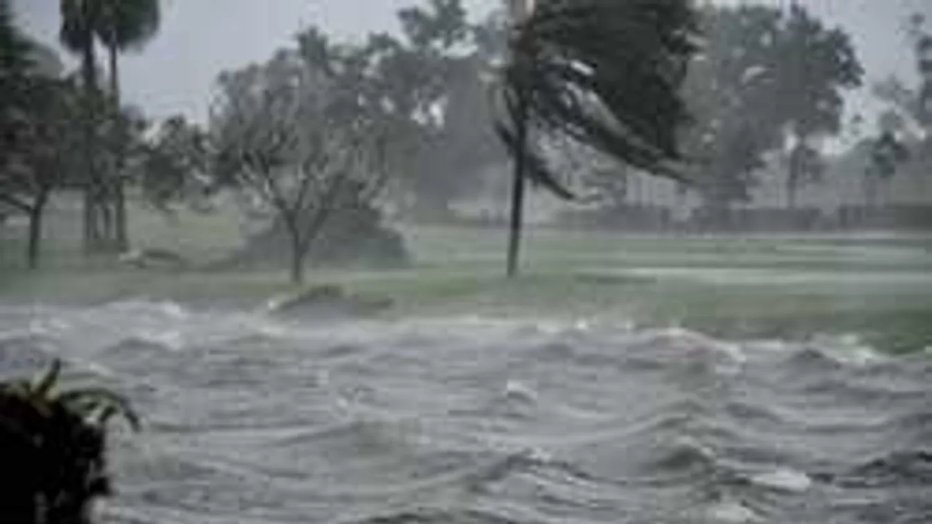 Életveszélybe kerültek a magyarok, menekítik a családokat a hurrikán elől