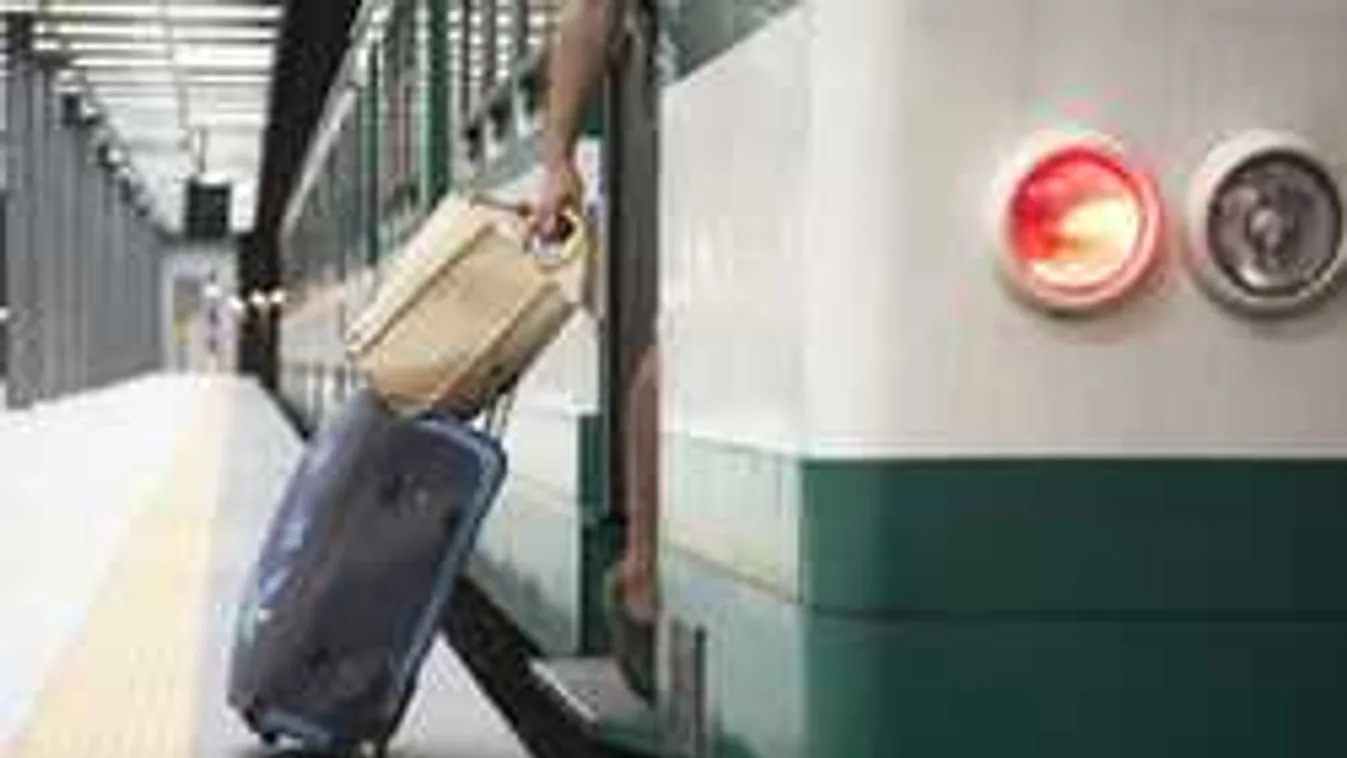 Most érkezett: leállt a HÉV, mentőt kellett hívni egy utashoz