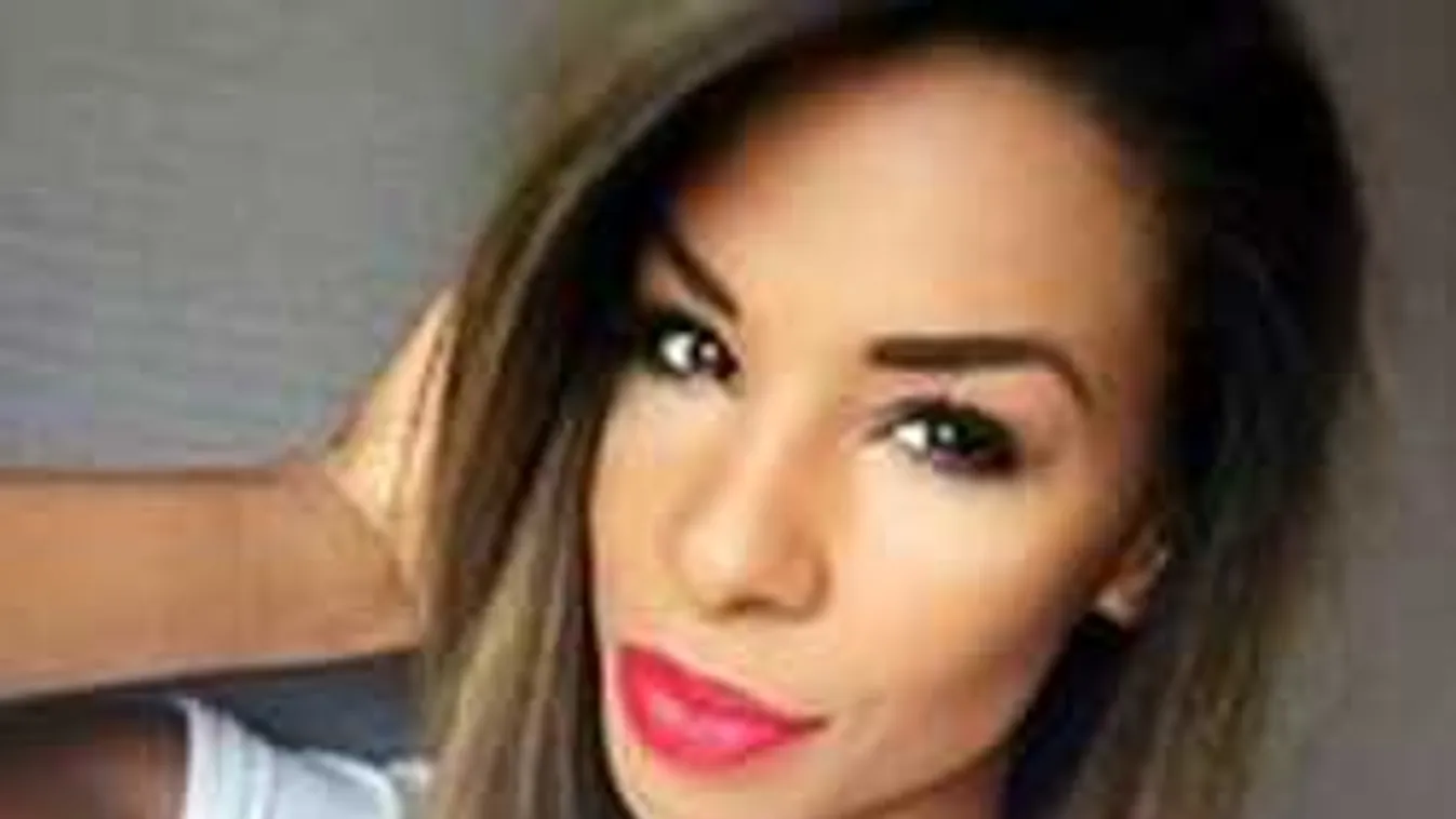 Kipakolta melleit szexi fürdőruhájából a magyar modell