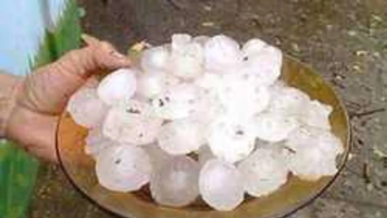 Rémisztő fotó jött: gigászi jégdarabok hullottak Magyarországon