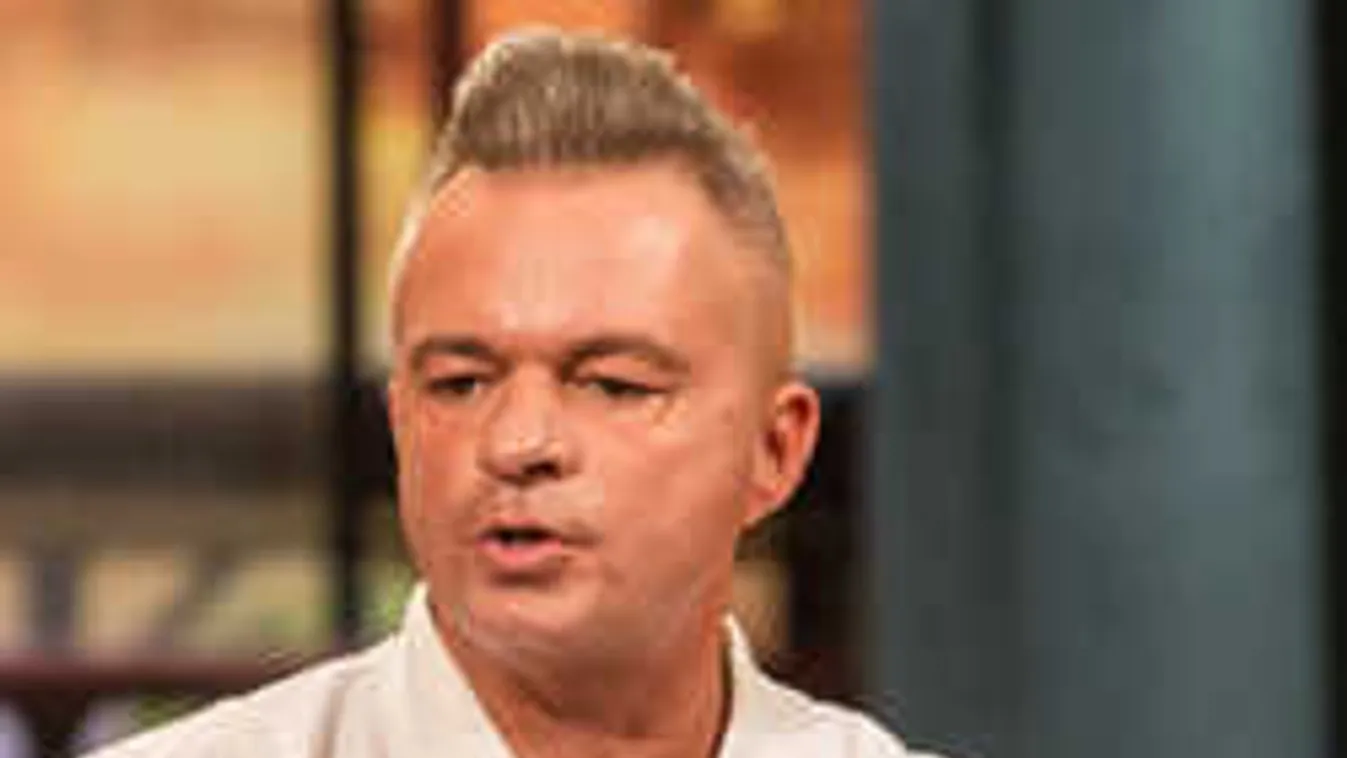 Vége! Lebukott barátnőjével a Nagy Duett sztárja